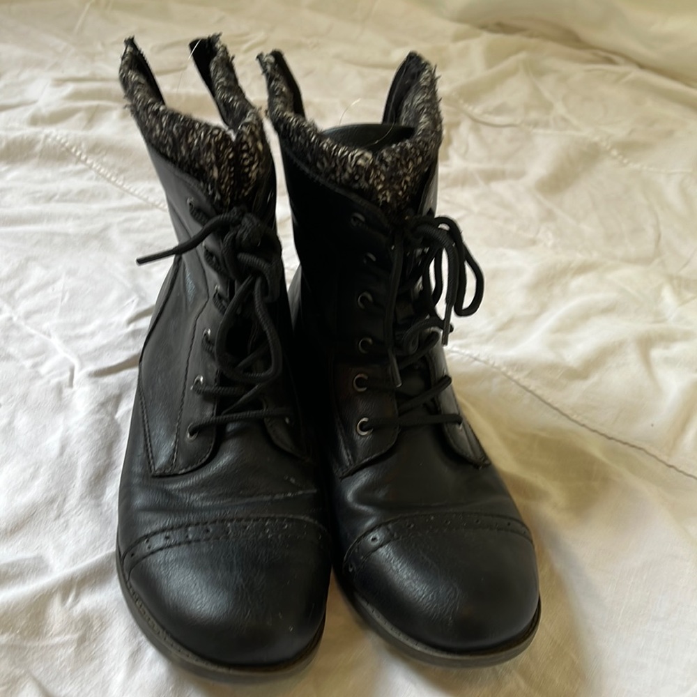 BLACK WINTER SHOES